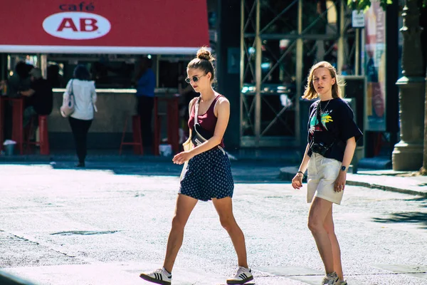 스페인 세빌랴 2021 코로나 바이러스가 유행하는 스페인 도로에서 보행자들 쇼핑하는 — 스톡 사진
