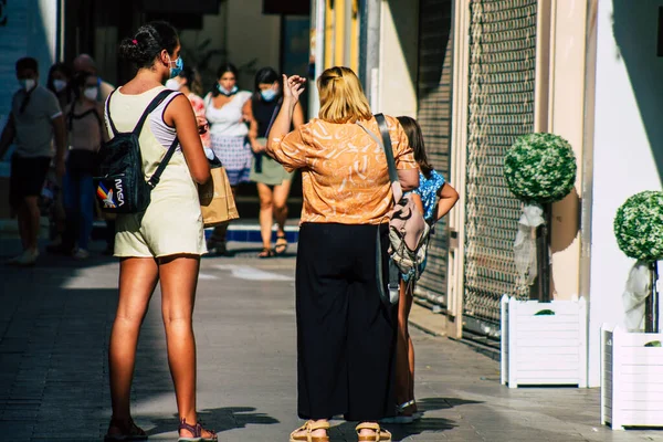 스페인 세빌랴 2021 코로나 바이러스가 유행하는 스페인 도로에서 보행자들 쇼핑하는 — 스톡 사진