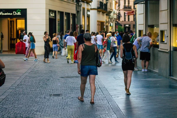 Севилья Испания Июля 2021 Года Пешеходы Магазинам Главной Торговой Улице — стоковое фото