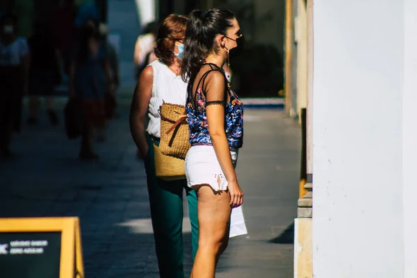 Sevilla Spanien Juli 2021 Fußgänger Einkaufen Der Hauptgeschäftsstraße Von Während — Stockfoto