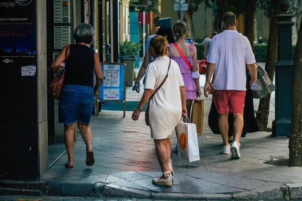 Sevilha Espanha Julho 2021 Pedestres Fazendo Compras Principal Rua Comercial — Fotografia de Stock