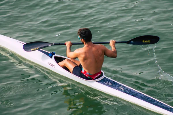 Sevilha Espanha Julho 2021 Pessoas Não Identificadas Remando Rio Guadalquivir — Fotografia de Stock