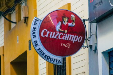 Seville İspanya 23 Temmuz 2021 İspanya 'nın güneyindeki Endülüs Bölgesi' nin başkenti ve sembolik bir şehir olan Sevilla 'da bir iş yeri.