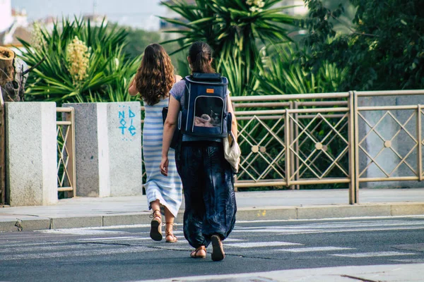 Sevilla Automatische Übersetzung Spanien Juli 2021 Fußgänger Die Während Des — Stockfoto