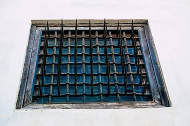 Carmona İspanya 24 Temmuz 2021 Carmona 'da Avrupa' nın Parlak Yıldızı olarak adlandırılan caddelerdeki eski ev cephesinde şehir tipik bir dar ve dolambaçlı Arap yerleşimi sergiliyor.