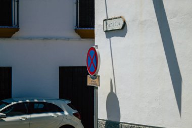 Carmona İspanya 26 Temmuz 2021 'de Avrupa' nın Parlak Yıldızı olarak adlandırılan şehir merkezi, tipik bir dar ve dolambaçlı Arap yerleşimi göstermektedir.