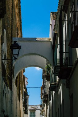 Carmona İspanya 26 Temmuz 2021 'de Carmona' da Avrupa 'nın Parlak Yıldızı olarak adlandırılan dar ve dolambaçlı bir Arap yerleşimi sizi uzak bir geçmişe götürecek.