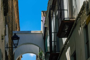 Carmona İspanya 26 Temmuz 2021 'de Carmona' da Avrupa 'nın Parlak Yıldızı olarak adlandırılan dar ve dolambaçlı bir Arap yerleşimi sizi uzak bir geçmişe götürecek.