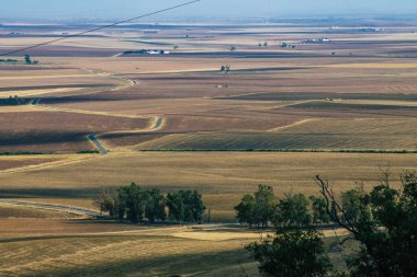 İspanya 'da 26 Temmuz 2021' de İspanya 'nın güneyinde yer alan La Vega adlı kırsal kesimin panoramik görüntüsü, bu tarım arazisi eski çağlardan beri yerli halk tarafından ekilmiştir.