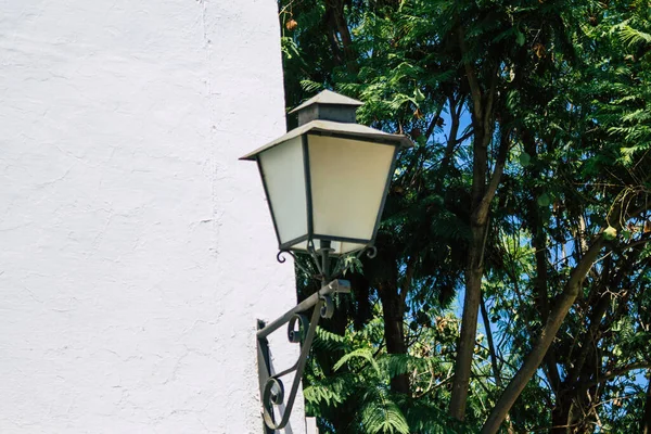 Carmona Espanha Julho 2021 Lâmpada Rua Nas Ruas Estreitas Cidade — Fotografia de Stock