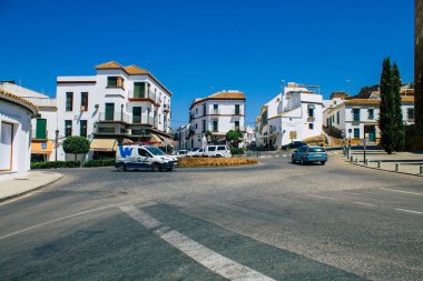 Carmona İspanya 30 Temmuz 2021 'de Avrupa' nın Parlak Yıldızı olarak adlandırılan şehir merkezi, tipik bir dar ve dolambaçlı Arap yerleşimi göstermektedir.