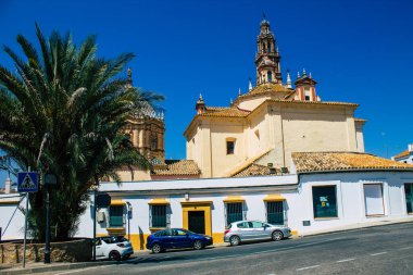 Carmona İspanya 30 Temmuz 2021 'de Avrupa' nın Parlak Yıldızı olarak adlandırılan şehir merkezi, tipik bir dar ve dolambaçlı Arap yerleşimi göstermektedir.