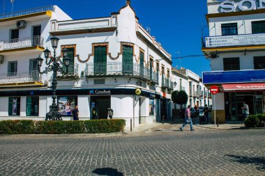 Carmona İspanya 30 Temmuz 2021 'de Avrupa' nın Parlak Yıldızı olarak adlandırılan şehir merkezi, tipik bir dar ve dolambaçlı Arap yerleşimi göstermektedir.