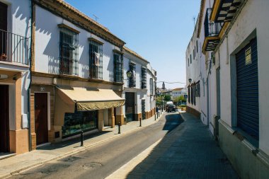 Carmona İspanya 30 Temmuz 2021 'de Avrupa' nın Parlak Yıldızı olarak adlandırılan şehir merkezi, tipik bir dar ve dolambaçlı Arap yerleşimi göstermektedir.