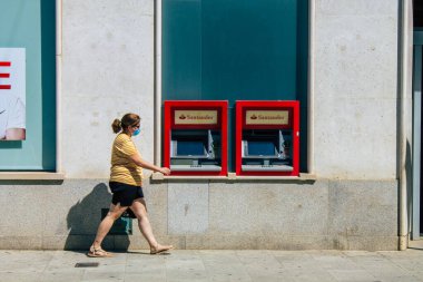 Carmona İspanya 30 Temmuz 2021 ATM Andalusia bölgesinin sembolik bir kasabası olan Carmona caddelerinde yer almaktadır.