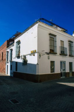 Carmona İspanya 31 Temmuz 2021 'de Avrupa' nın Parlak Yıldızı olarak adlandırılan şehir merkezi, tipik bir dar ve dolambaçlı Arap yerleşimi göstermektedir.