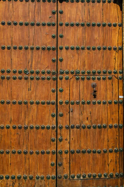 Кармона Іспанія Липня 2021 Року Closeup Двері Старого Будинку Вузьких — стокове фото