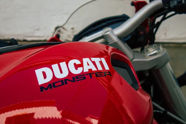 Carmona Espanha Julho 2021 Motocicleta Ducati Monster Estacionada Nas Ruas — Fotografia de Stock