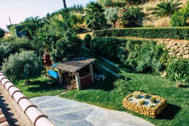 Carmona İspanya 3 Ağustos 2021 Anise Fabrikası manzaralı Los Hermanos, İspanya 'nın en eski içki imalathanelerinden biri, Carmona' nın en geleneksel tatları ve 1880 yılından kalma en iyi anason.