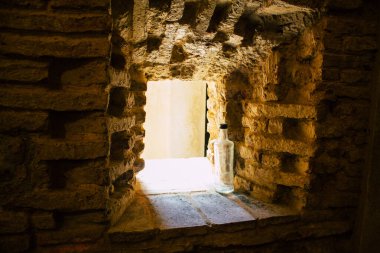 Carmona İspanya 3 Ağustos 2021 Anise Fabrikası Los Hermanos 'un iç görünümü, İspanya' nın en eski damıtımcılarından biri, Carmona 'nın en geleneksel tatları ve 1880 yılından kalma en iyi anason.