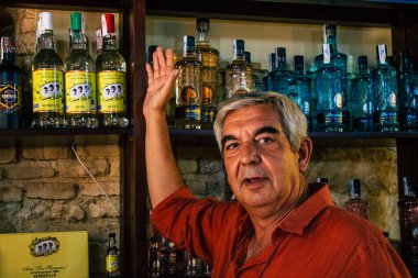 Carmona İspanya 3 Ağustos 2021 Anise Fabrikası Los Hermanos 'un iç görünümü, İspanya' nın en eski damıtımcılarından biri, Carmona 'nın en geleneksel tatları ve 1880 yılından kalma en iyi anason.