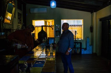 Carmona İspanya 3 Ağustos 2021 Anise Fabrikası Los Hermanos 'un iç görünümü, İspanya' nın en eski damıtımcılarından biri, Carmona 'nın en geleneksel tatları ve 1880 yılından kalma en iyi anason.