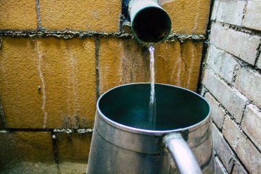 Carmona İspanya 3 Ağustos 2021 Los Hermanos içki imalathanesi 400 litre kapasiteye sahip iki 140 yıllık bakır imalathanesinden oluşur.