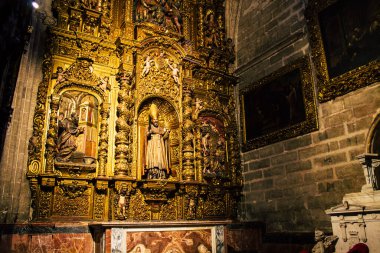 Seville İspanya 10 Ağustos 2021 Santa Maria de Sevilla 'daki Aziz Metropolitan ve Patriksel Katedrali dünyanın en büyük Gotik katedrali.