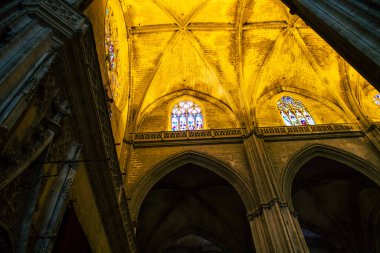 Seville İspanya 10 Ağustos 2021 Santa Maria de Sevilla 'daki Aziz Metropolitan ve Patriksel Katedrali dünyanın en büyük Gotik katedrali.