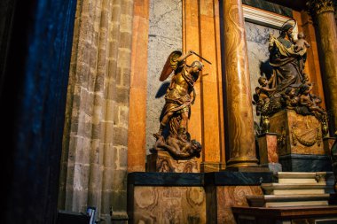 Seville İspanya 10 Ağustos 2021 Santa Maria de Sevilla 'daki Aziz Metropolitan ve Patriksel Katedrali dünyanın en büyük Gotik katedrali.