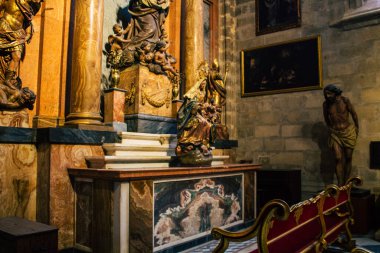 Seville İspanya 10 Ağustos 2021 Santa Maria de Sevilla 'daki Aziz Metropolitan ve Patriksel Katedrali dünyanın en büyük Gotik katedrali.