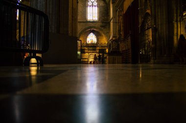 Seville İspanya 10 Ağustos 2021 Santa Maria de Sevilla 'daki Aziz Metropolitan ve Patriksel Katedrali dünyanın en büyük Gotik katedrali.