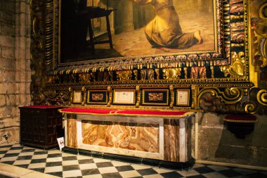 Seville İspanya 10 Ağustos 2021 Santa Maria de Sevilla 'daki Aziz Metropolitan ve Patriksel Katedrali dünyanın en büyük Gotik katedrali.