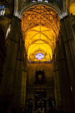 Seville İspanya 10 Ağustos 2021 Santa Mara de Seville 'deki Aziz Metropolitan ve Patriklik Katedrali dünyanın en büyük Gotik katedrali.