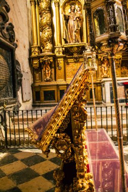 Seville İspanya 10 Ağustos 2021 Santa Mara de Seville 'deki Aziz Metropolitan ve Patriklik Katedrali dünyanın en büyük Gotik katedrali.