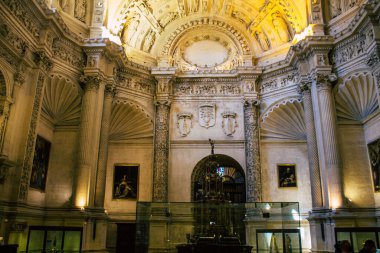 Seville İspanya 10 Ağustos 2021 Santa Mara de Seville 'deki Aziz Metropolitan ve Patriklik Katedrali dünyanın en büyük Gotik katedrali.