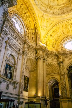 Seville İspanya 10 Ağustos 2021 Santa Mara de Seville 'deki Aziz Metropolitan ve Patriklik Katedrali dünyanın en büyük Gotik katedrali.