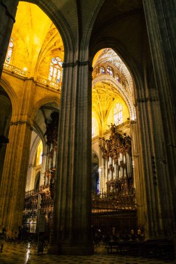 Seville İspanya 10 Ağustos 2021 Santa Mara de Seville 'deki Aziz Metropolitan ve Patriklik Katedrali dünyanın en büyük Gotik katedrali.