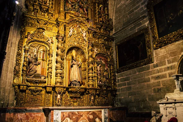 Seville İspanya 10 Ağustos 2021 Santa Maria de Sevilla 'daki Aziz Metropolitan ve Patriksel Katedrali dünyanın en büyük Gotik katedrali.
