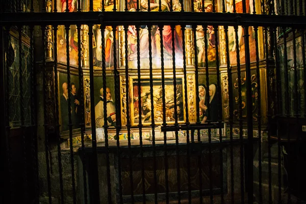 Seville İspanya 10 Ağustos 2021 Santa Maria de Sevilla 'daki Aziz Metropolitan ve Patriksel Katedrali dünyanın en büyük Gotik katedrali.