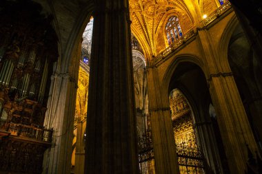 Seville İspanya 10 Ağustos 2021 Santa Maria de Sevilla 'daki Aziz Metropolitan ve Patriksel Katedrali dünyanın en büyük Gotik katedrali.