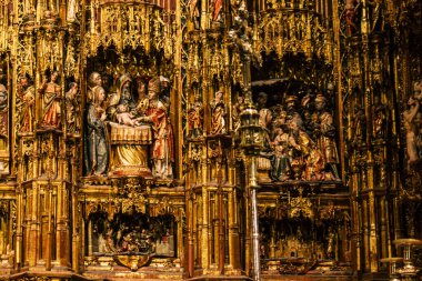 Seville İspanya 10 Ağustos 2021 Santa Maria de Sevilla 'daki Aziz Metropolitan ve Patriksel Katedrali dünyanın en büyük Gotik katedrali.