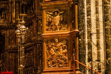 Seville İspanya 10 Ağustos 2021 Santa Maria de Sevilla 'daki Aziz Metropolitan ve Patriksel Katedrali dünyanın en büyük Gotik katedrali.