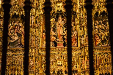 Seville İspanya 10 Ağustos 2021 Santa Maria de Sevilla 'daki Aziz Metropolitan ve Patriksel Katedrali dünyanın en büyük Gotik katedrali.
