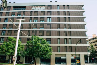 Seville İspanya 10 Ağustos 2021 İspanya 'nın güneyindeki Endülüs Bölgesi' nin başkenti ve sembolik bir şehir olan Sevilla sokaklarında bir binanın cephesi.