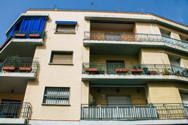 Seville İspanya 10 Ağustos 2021 İspanya 'nın güneyindeki Endülüs Bölgesi' nin başkenti ve sembolik bir şehir olan Sevilla sokaklarında bir binanın cephesi.