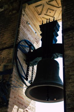 Seville İspanya 11 Ağustos 2021 La Giralda Çanları, Büyük Almohad Camii 'nin eski minaresi ve Sevilla Katedrali' nin bir parçası.