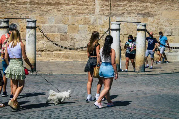 Sevilha Espanha Agosto 2021 Turistas Andando Rua Sevilha Durante Surto — Fotografia de Stock