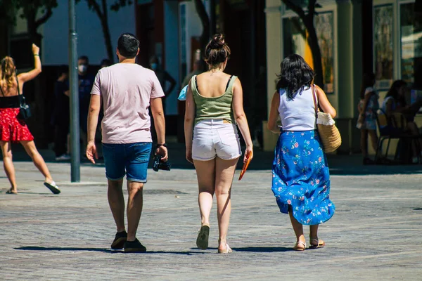 Sevilla España Agosto 2021 Turistas Caminando Por Calle Sevilla Durante —  Fotos de Stock