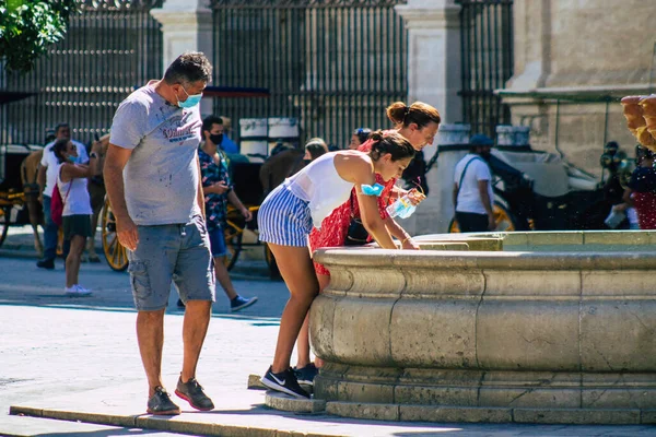 Sevilla Spanje Augustus 2021 Toeristen Die Straat Van Sevilla Lopen — Stockfoto